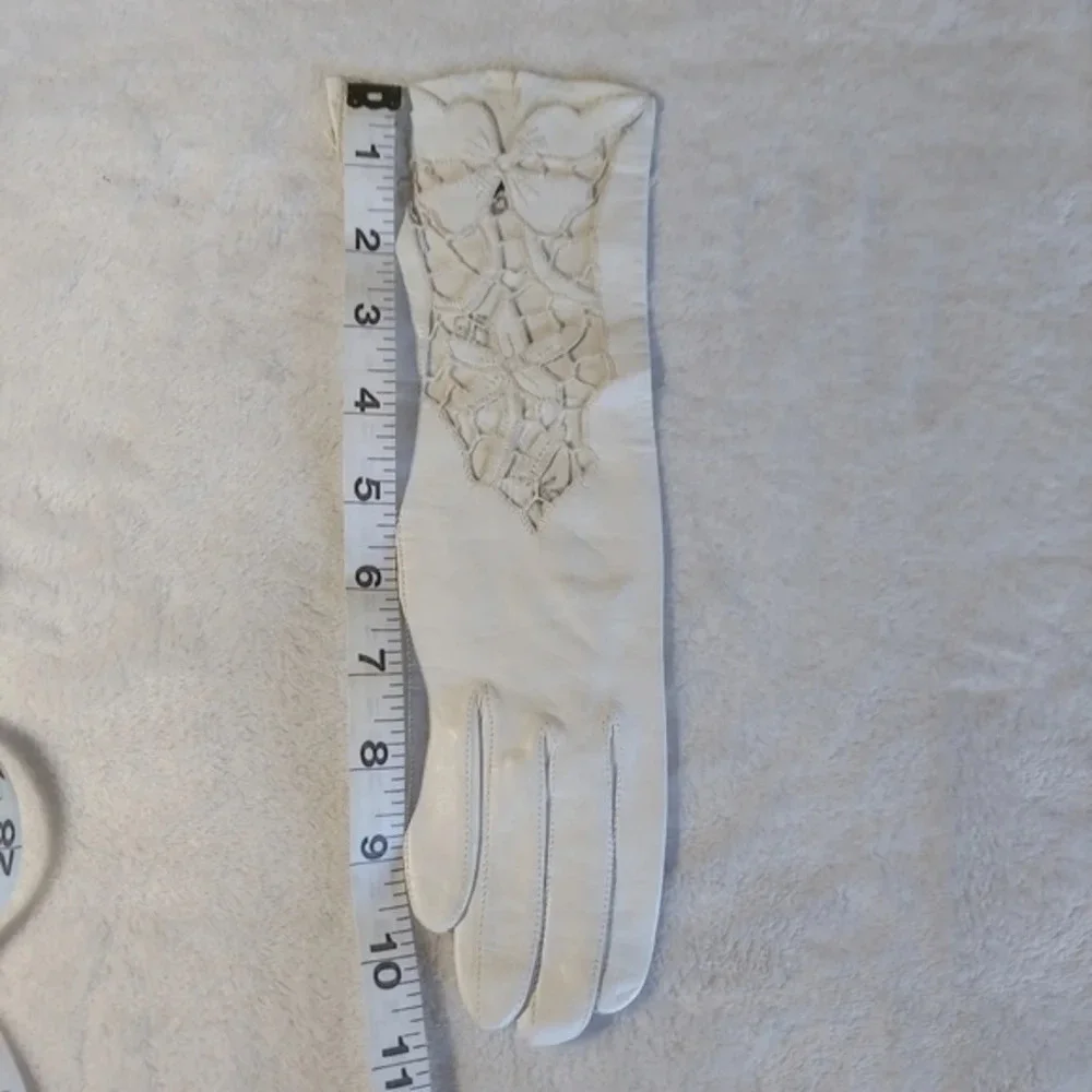 Vintage Kayser Italian Leather Cutout Gloves 6.5 White Bridal NOS 1950s Firm